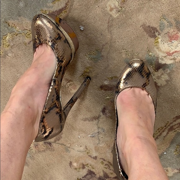 Brian Atwood Python Gold Heels. Size 6. - Picture 5 of 7